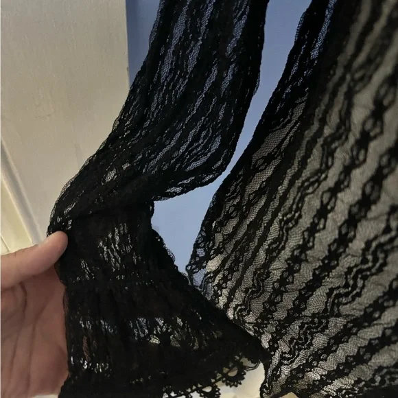 Elegant Black Lace Women's Top - Picture 3 of 4